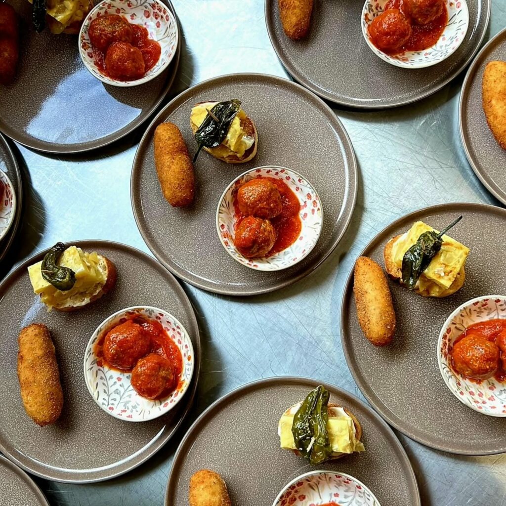 Åpent for alle, lunsjcafé og tapasrestaurant - Eventhuset Sandefjord