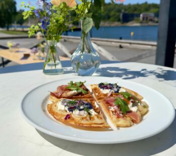 Servering av kaffe, mineralvann, alle rettigheter, kreative vafler, norsk/spansk-inspirert tapas, italiensk is // Eventhuset Sandefjord