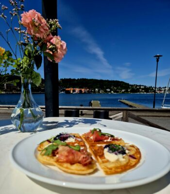 Servering av kaffe, mineralvann, alle rettigheter, kreative vafler, norsk/spansk-inspirert tapas, italiensk is // Eventhuset Sandefjord