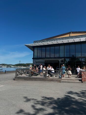 Servering av kaffe, mineralvann, alle rettigheter, kreative vafler, norsk/spansk-inspirert tapas, italiensk is // Eventhuset Sandefjord